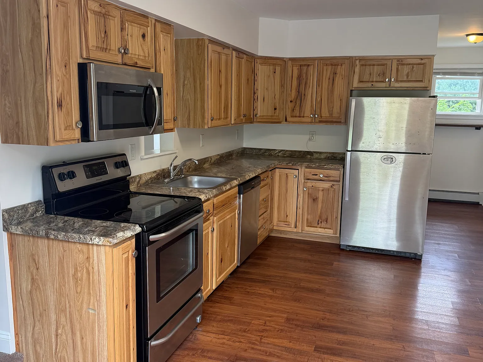 2 bed, 1150 sqft, $1,950 — Photo 2