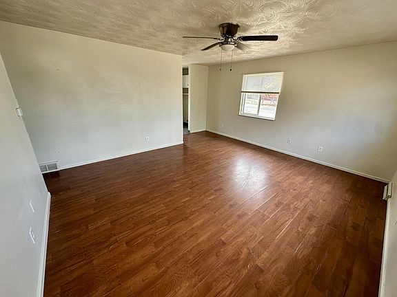 5th image of 3026 W 8th Street Rd