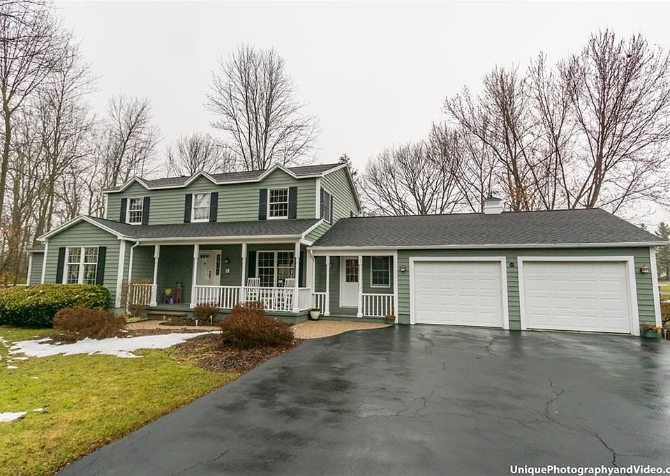 1st image of 48 Tamarack Dr