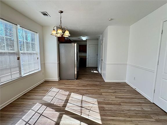 5th image of 35 Rolling Ridge Dr