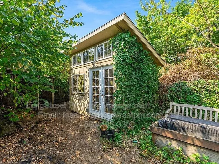 2915 NE Fremont Dr — Photo 5