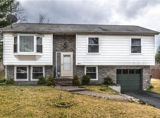 15 Maple Dr, Middletown, NY 10940