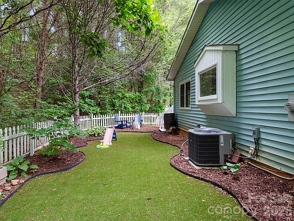 4th image of 39 Rocking Porch Ln