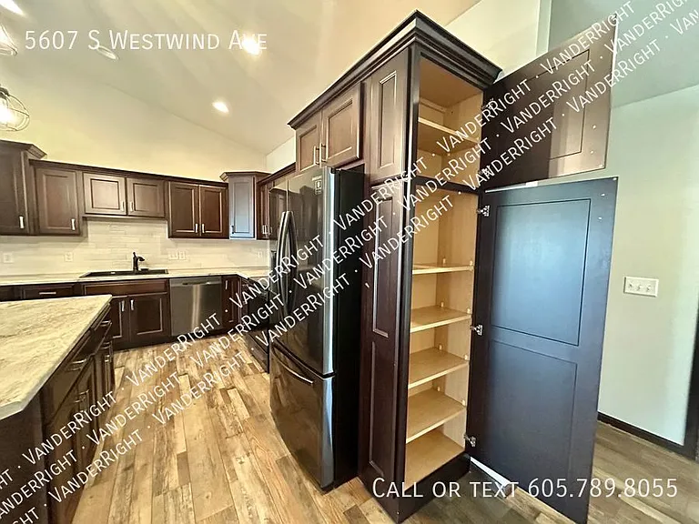 5607 S Westwind Ave — Photo 4