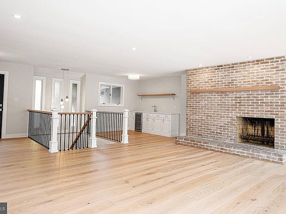 2nd image of 127 Briarcliff Ln