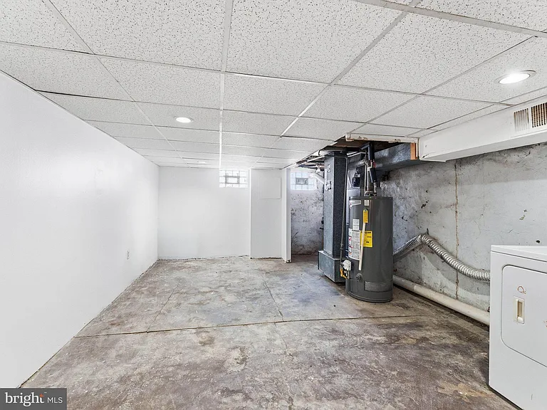 1831 E Clementine St — Photo 23