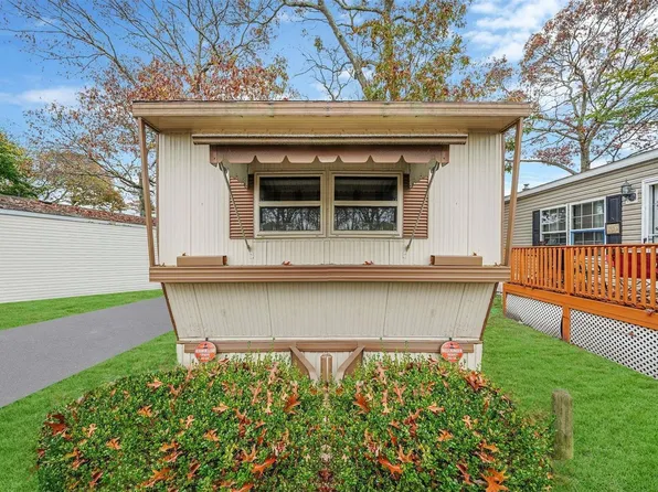 37-34 Hubbard Ave, Riverhead, NY 11901