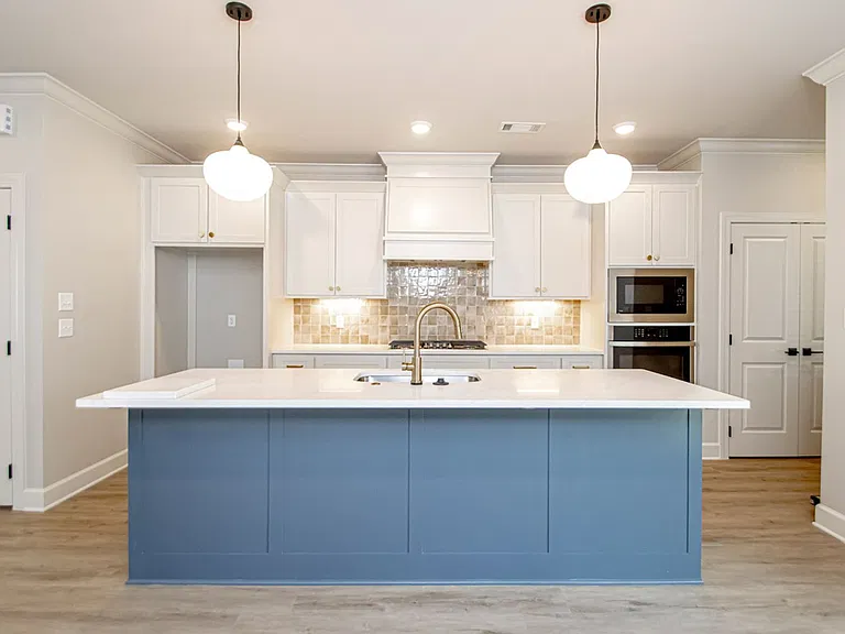 404 Gardens Ln — Photo 5