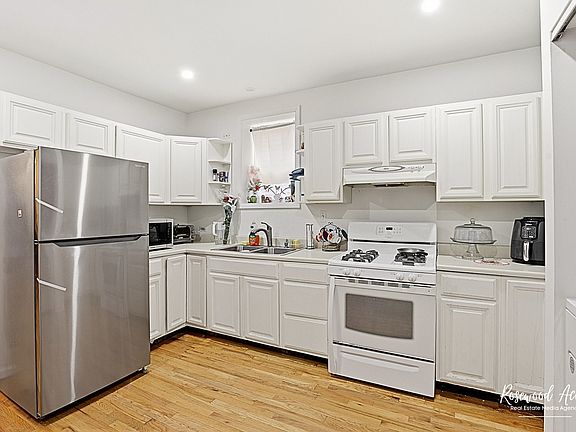 4th image of 1920 S Sangamon St