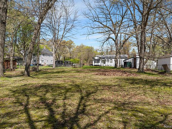 5th image of 5711 Crescent Rd