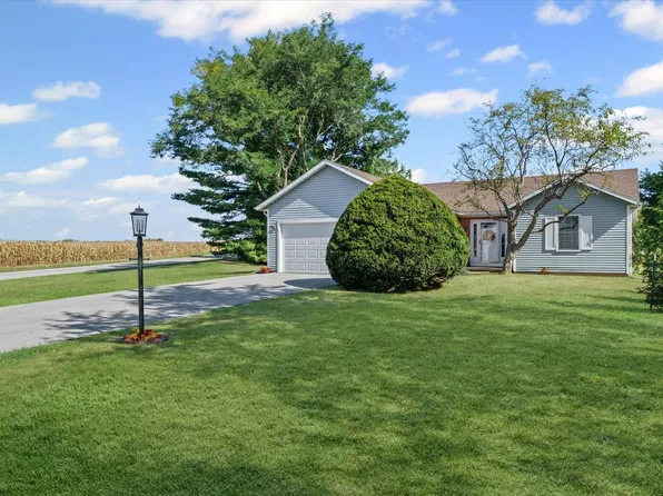 1106 S Spring Lake Rd, Mahomet, IL 61853
