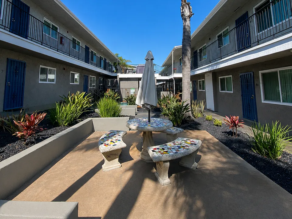 Vista Capri Apartments in Kearny Mesa