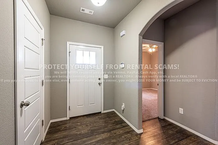 3 bed, 2.0 bath, 1521 sqft, $1,700 — Photo 2