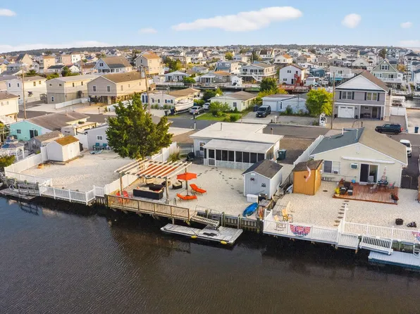 14 W Mohawk Dr, Little Egg Harbor, NJ 08087