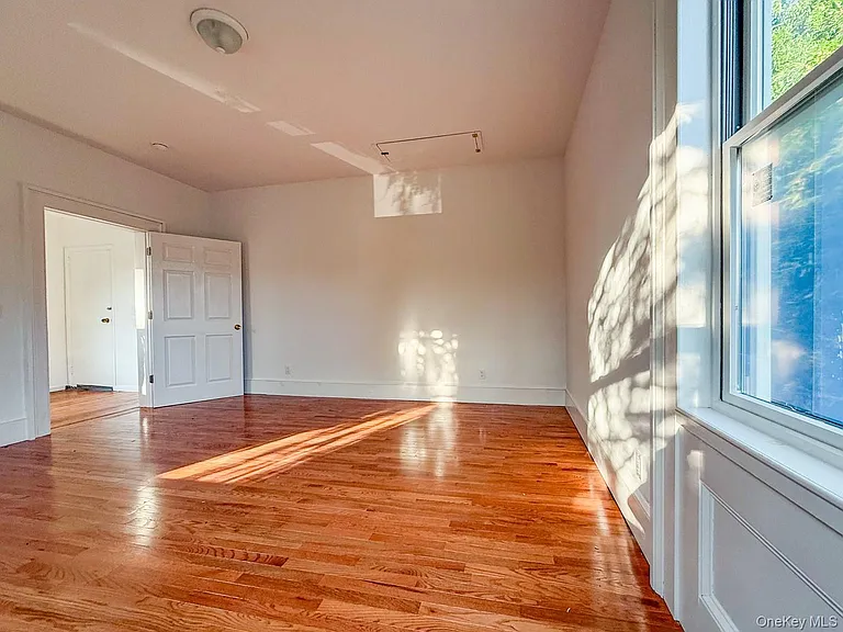 290 N Washington St — Photo 12