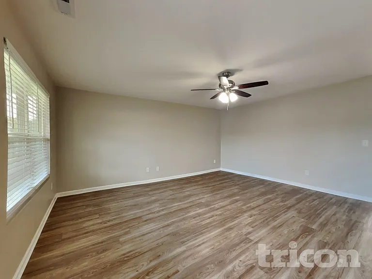1110 Langston Dr — Photo 4