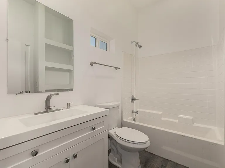 1933 E Monroe St #1 — Photo 8