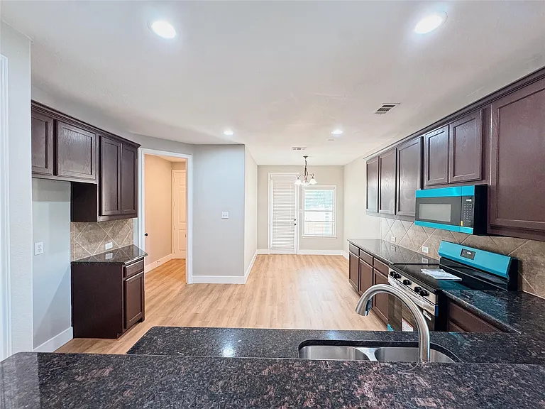 1008 Caudle Ln — Photo 6