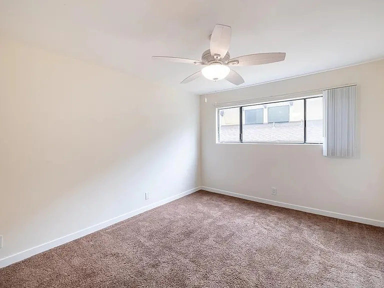 Las Casitas Apartments — Photo 24