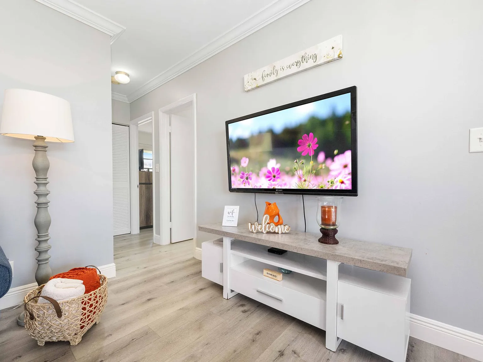2 bed, 720 sqft, $2,500 — Photo 4