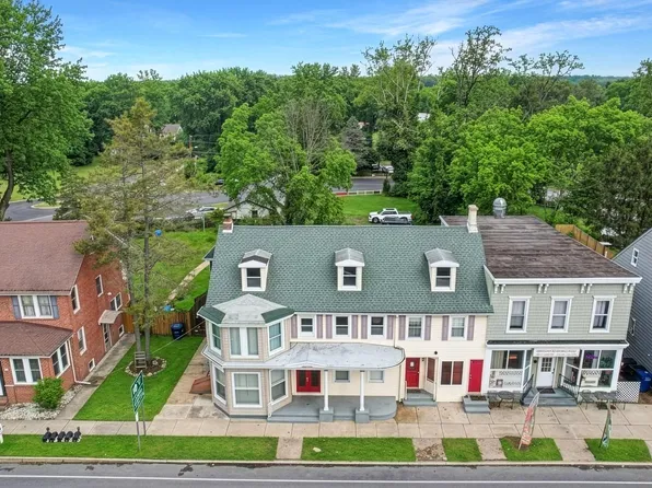 24369 W Main St APT D, Columbus, NJ 08022