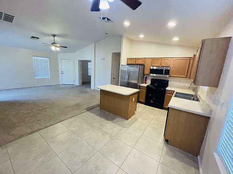 39974 W Thornberry Ln — Photo 19