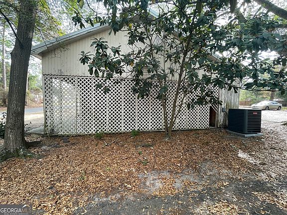 4th image of 104 S 4th St