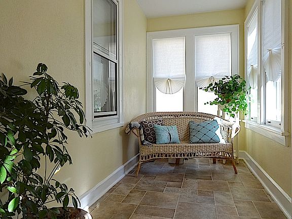 Sunroom / entry!