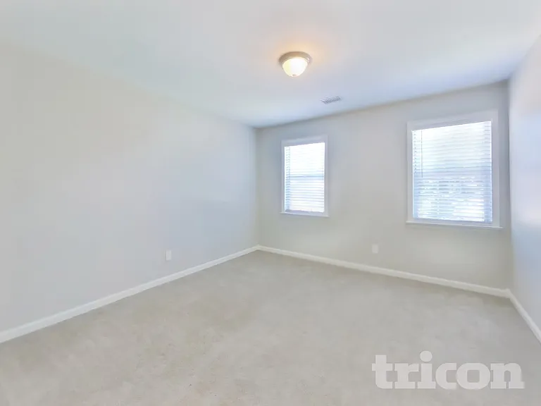 2863 Iroquois Dr — Photo 12