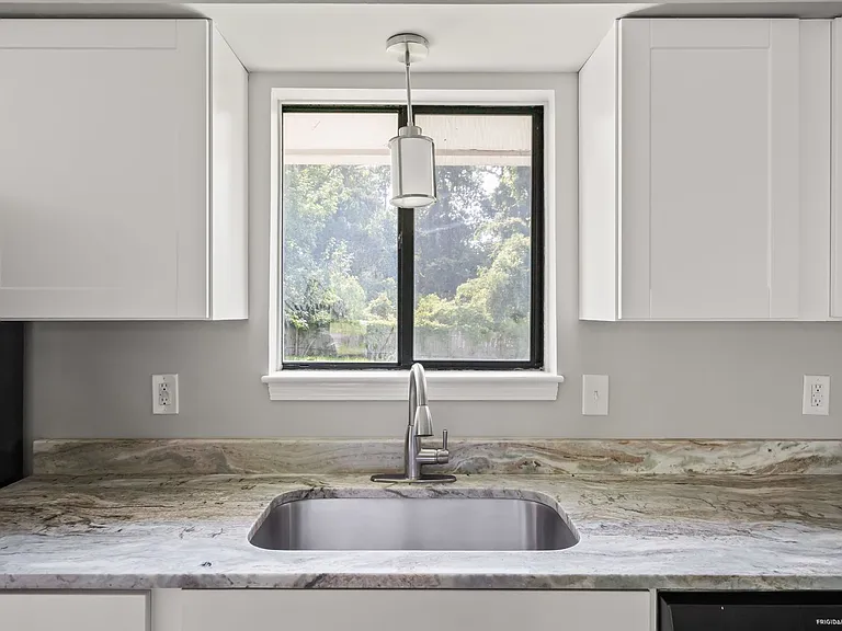 102 Sterling Rd — Photo 13