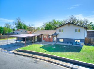 2120 Queensbury Rd, Moore, OK 73160