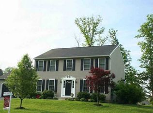 216 Woodbridge Ln, Douglassville, PA 19518