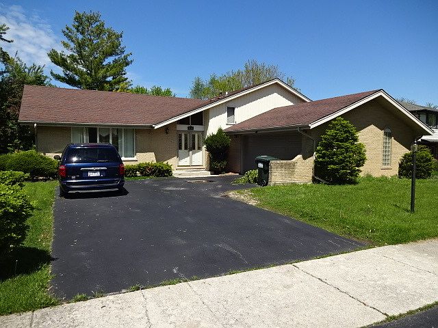 1st image of 1012 E 194th St