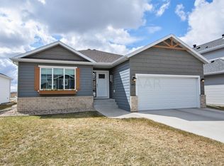 6913 17th St S, Fargo, ND 58104