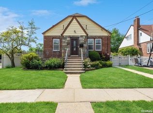 48 Central Blvd, Merrick, NY 11566