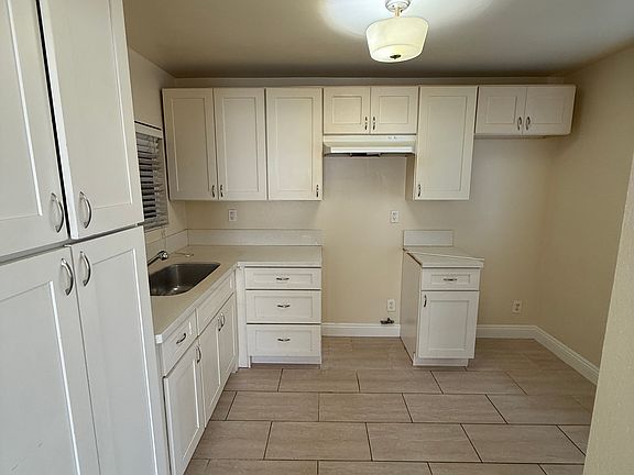 2nd image of 712 E Saint Andrew Pl