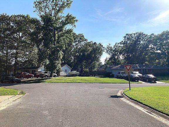 5th image of 2001 Old Oaks Dr