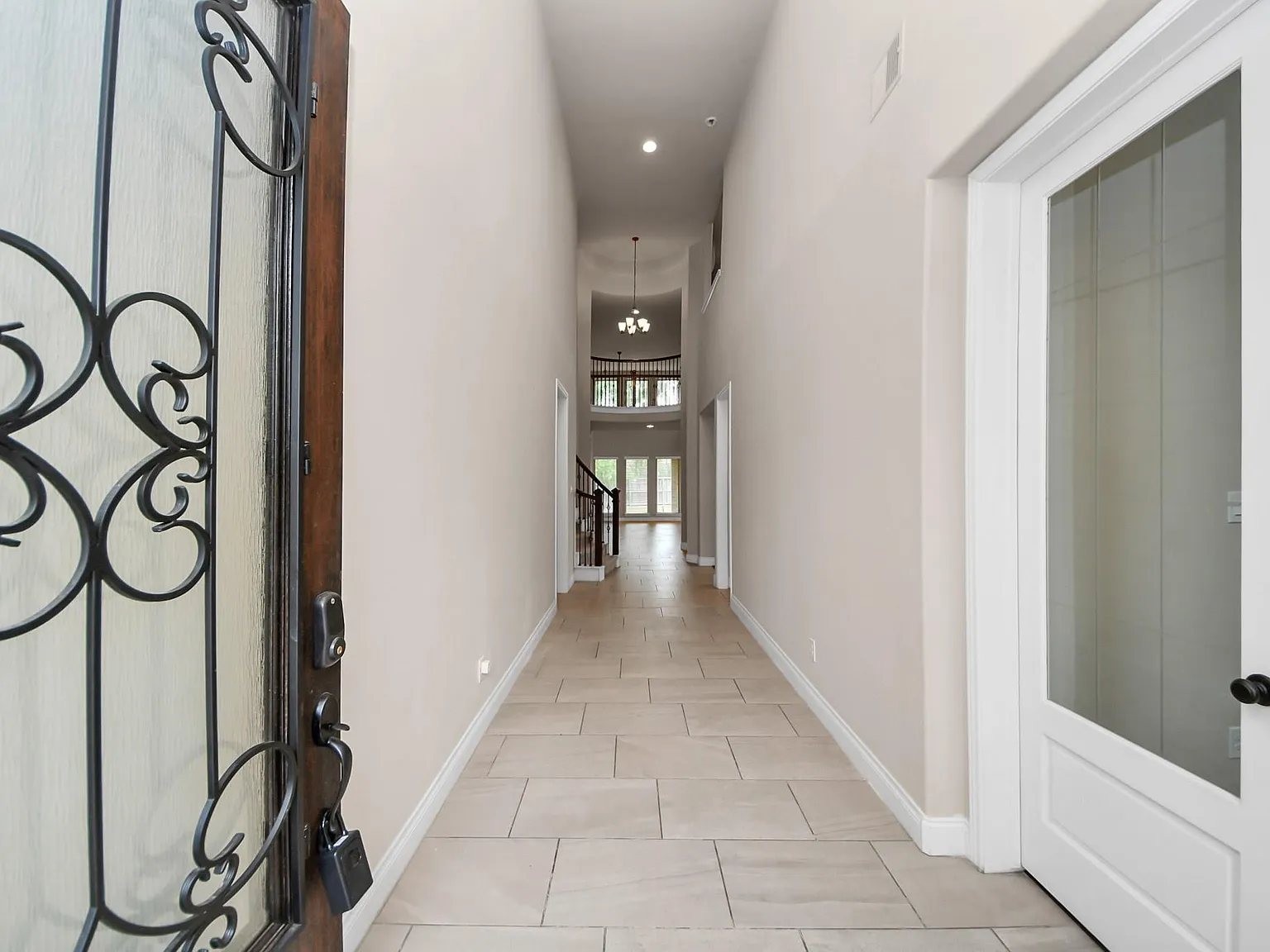 5 bed, 3.5 bath, 3395 sqft, $3,640 — Photo 3