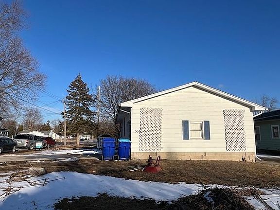 5th image of 304 Lincoln Dr NE