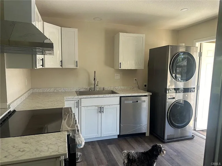 3592 Myers St — Photo 3