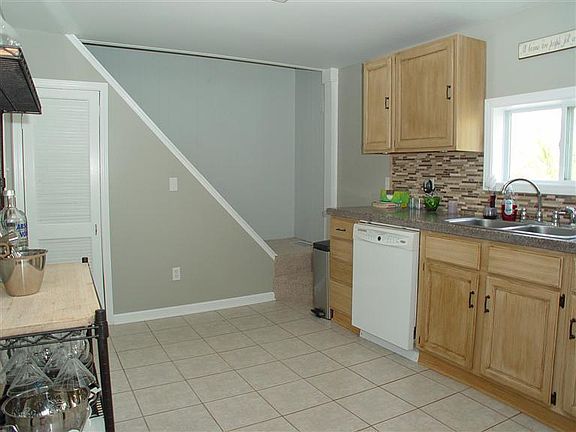 3rd image of 2809 James Ave