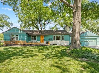 9526 Belinder Rd, Leawood, KS 66206