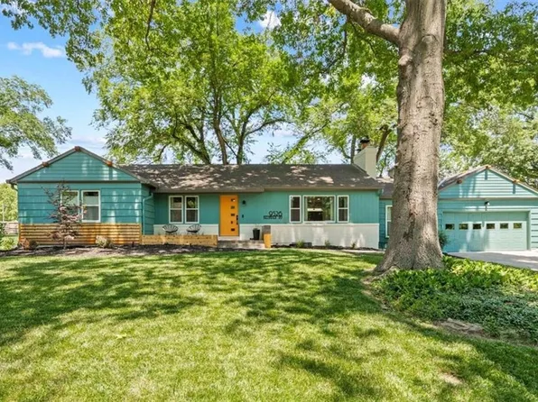 9526 Belinder Rd, Leawood, KS 66206