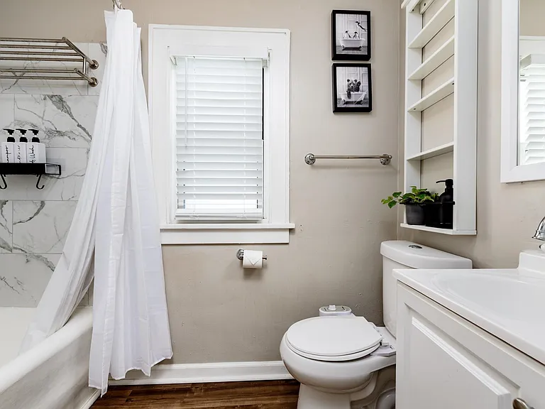1509 W Clark St — Photo 34