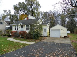 6174 Webster Rd, Orchard Park, NY 14127