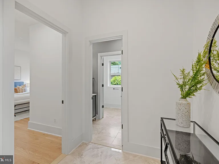 8609 Woodbrook Ln — Photo 17