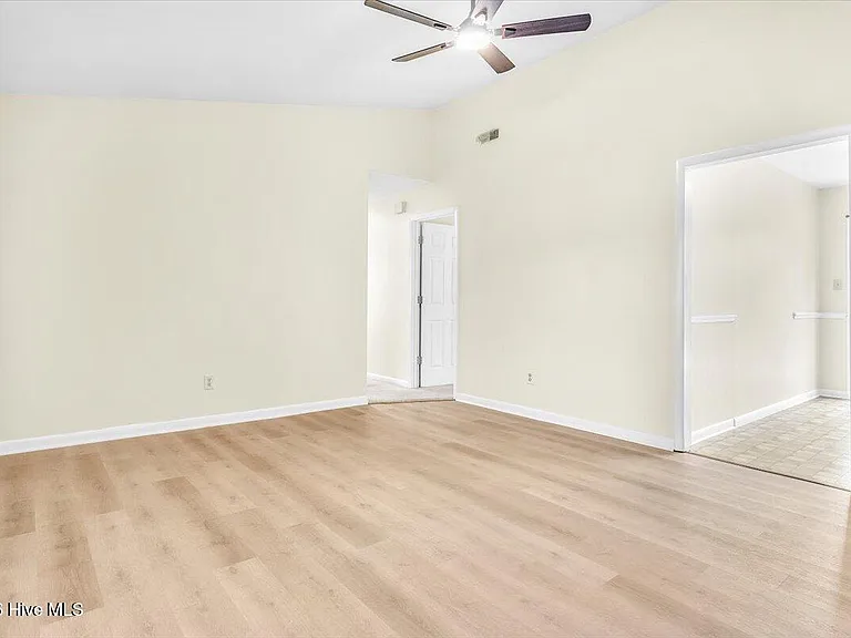 1019 Blue Leaf Pl — Photo 9