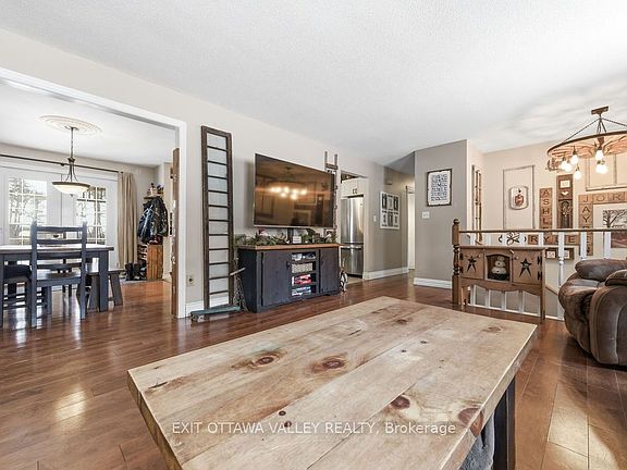 4th image of 16 Heritage Dr