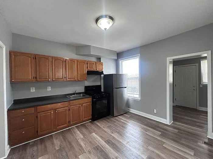 1199 N Luzerne Ave — Photo 1