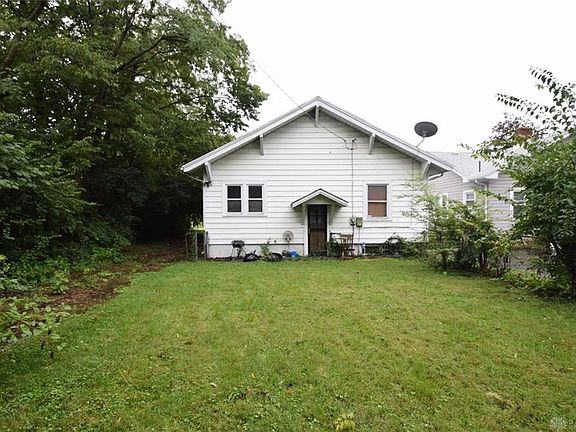 2nd image of 913 W Hillcrest Ave